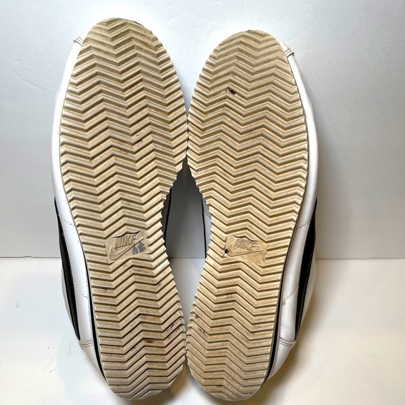 Nike White and Black Athletic Shoes - Picture 7 of 7